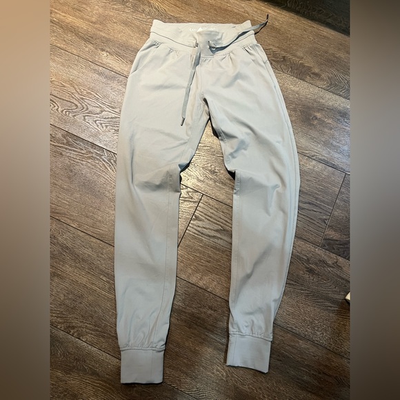 Zyia Gray Ascend Joggers. Size Medium. Worn only to try on! Excellent condition! - Picture 1 of 4